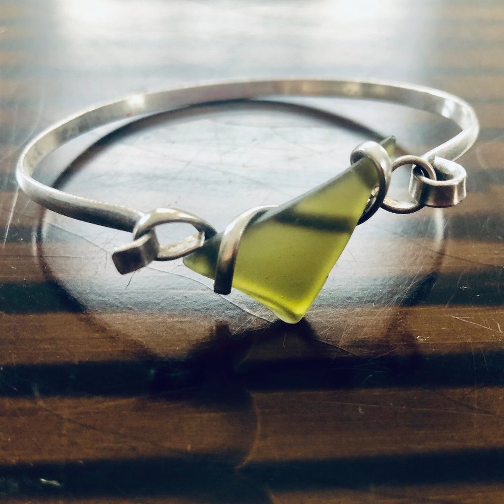 Silver bracelet with green sea-glass
